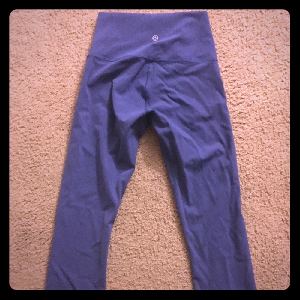 Lululemon (unknown) leggings Crop 21”